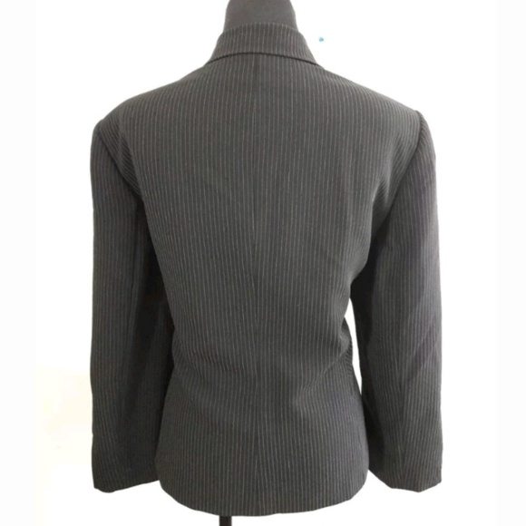 Tahari Arthur S. Levine Women's Pant Suit - Picture 3 of 8